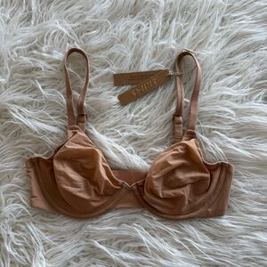 Skims Fits Everybody Unlined Underwire Demi Bra Ochre
Size 32D